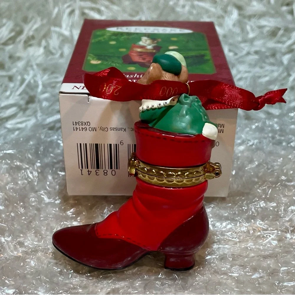 Hallmark 2000 FASHION AFOOT Ornament 1st Series Victorian Boot Mouse Hinged Box